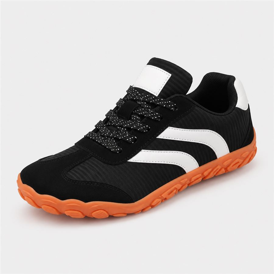 Aconcagua CUMBRE, zapatilla trail negra con suela naranja
